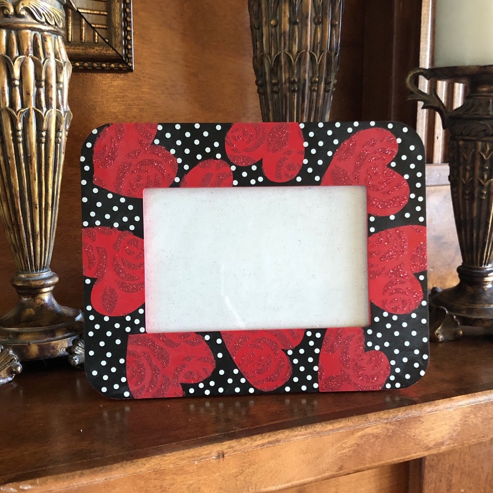 Heart and polka dot frame.  4” x 6” photo.  NEW!
